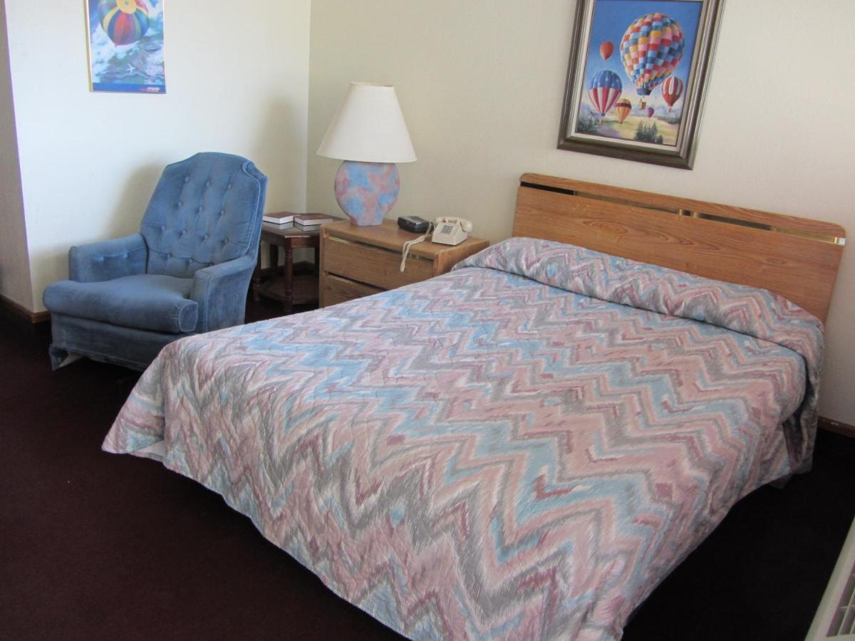Warrick Plaza Inn Plainview Room photo