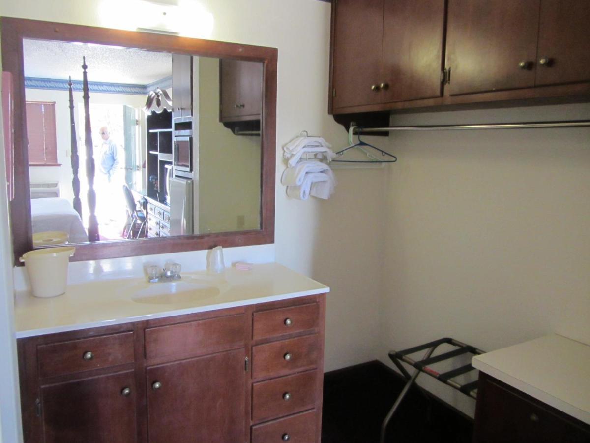 Warrick Plaza Inn Plainview Room photo