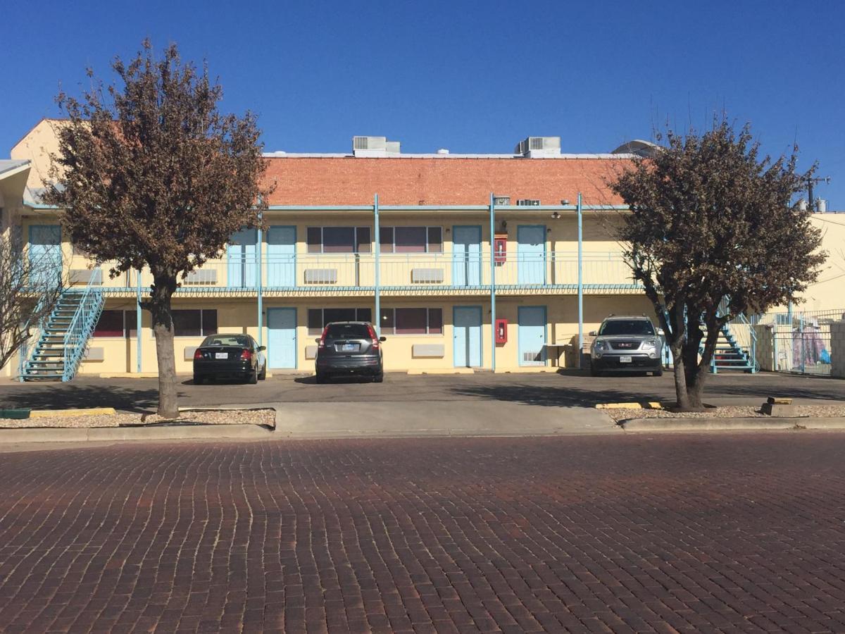 Warrick Plaza Inn Plainview Exterior photo